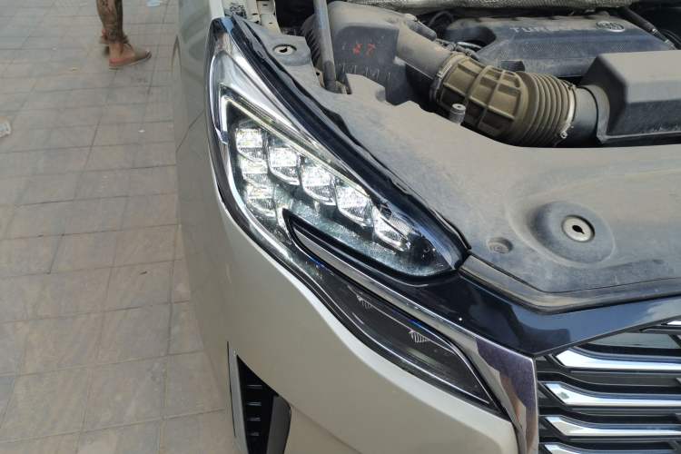 Used Buick GL8 2022 ES Land Cruiser 653T Luxury Model Right Front Headlight