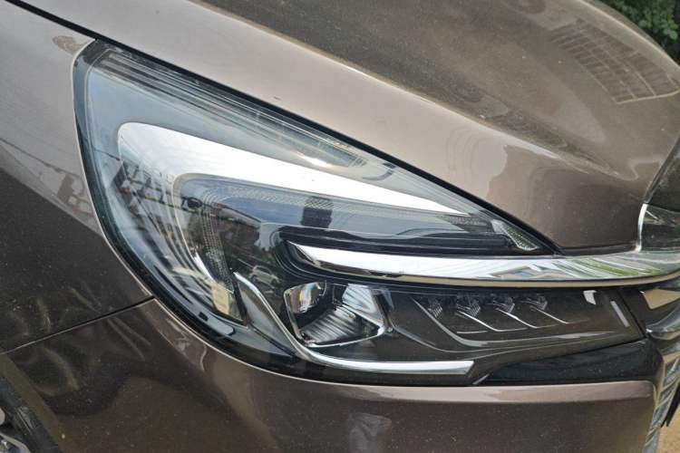 Used Buick GL8 2022 Land Business Class 652T Luxury Model Right Front Headlight