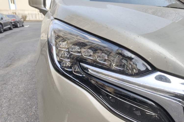Used Buick GL8 2022 ES Landtrek 653T Comfort Edition Right Front Headlight