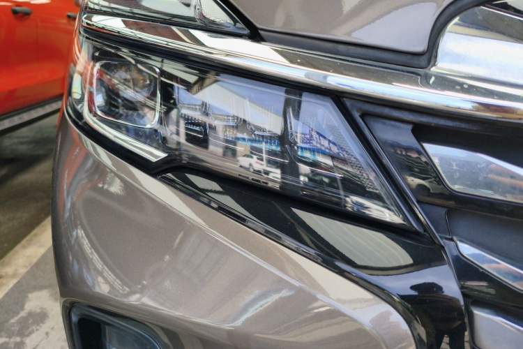 Used Buick GL8 2022 Land Cruiser Executive Class 652T Comfort Model Right Front Headlight