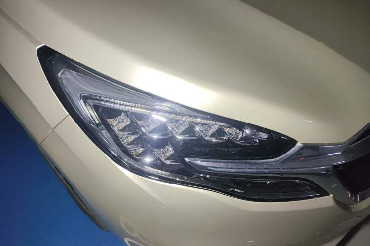 Used Buick GL8 2022 ES Landtrek 653T Comfort Edition Right Front Headlight