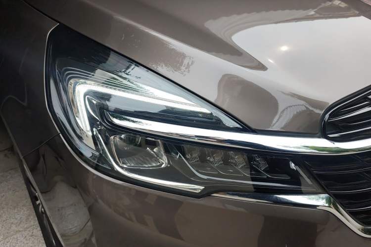 Used Buick GL8 2022 Land Executive Class 652T Prestige Model Right Front Headlight