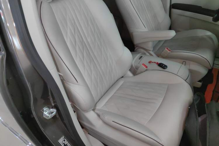 Used Buick GL8 2022 Land Business Class 652T Luxury Model Right Front Seat