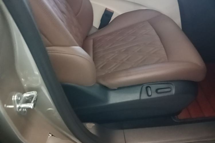 Used Buick GL8 2022 Land Business Class 652T Luxury Model Right Front Seat