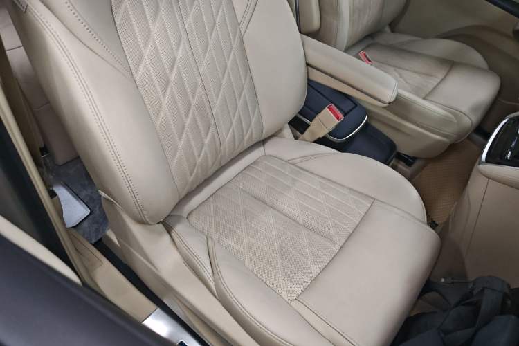 Used Buick GL8 2022 ES Land Cruiser 653T Luxury Model Right Front Seat