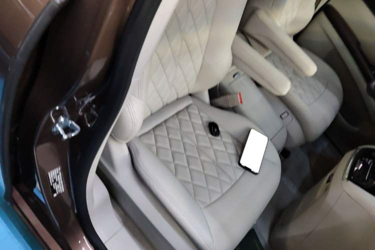 Used Buick GL8 2022 Land Cruiser Executive Class 652T Comfort Model Right Front Seat