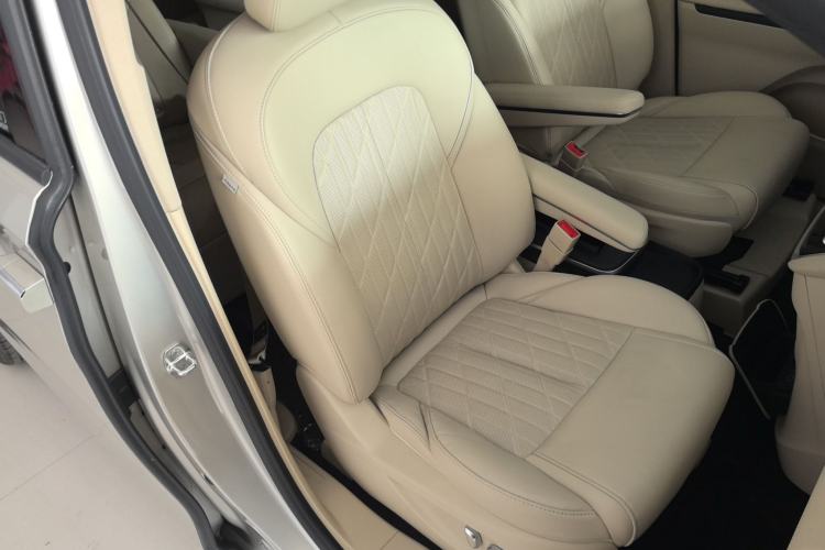 Used Buick GL8 2022 ES Land Cruiser 653T Luxury Model Right Front Seat