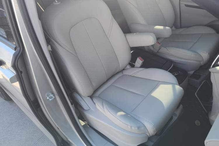 Used Buick GL8 2022 ES Landtrek 653T Comfort Edition Right Front Seat