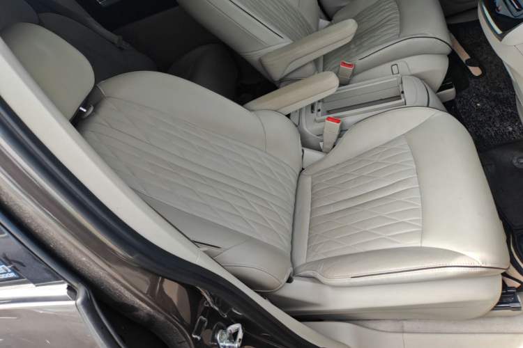 Used Buick GL8 2022 Land Business Class 652T Luxury Model Right Front Seat