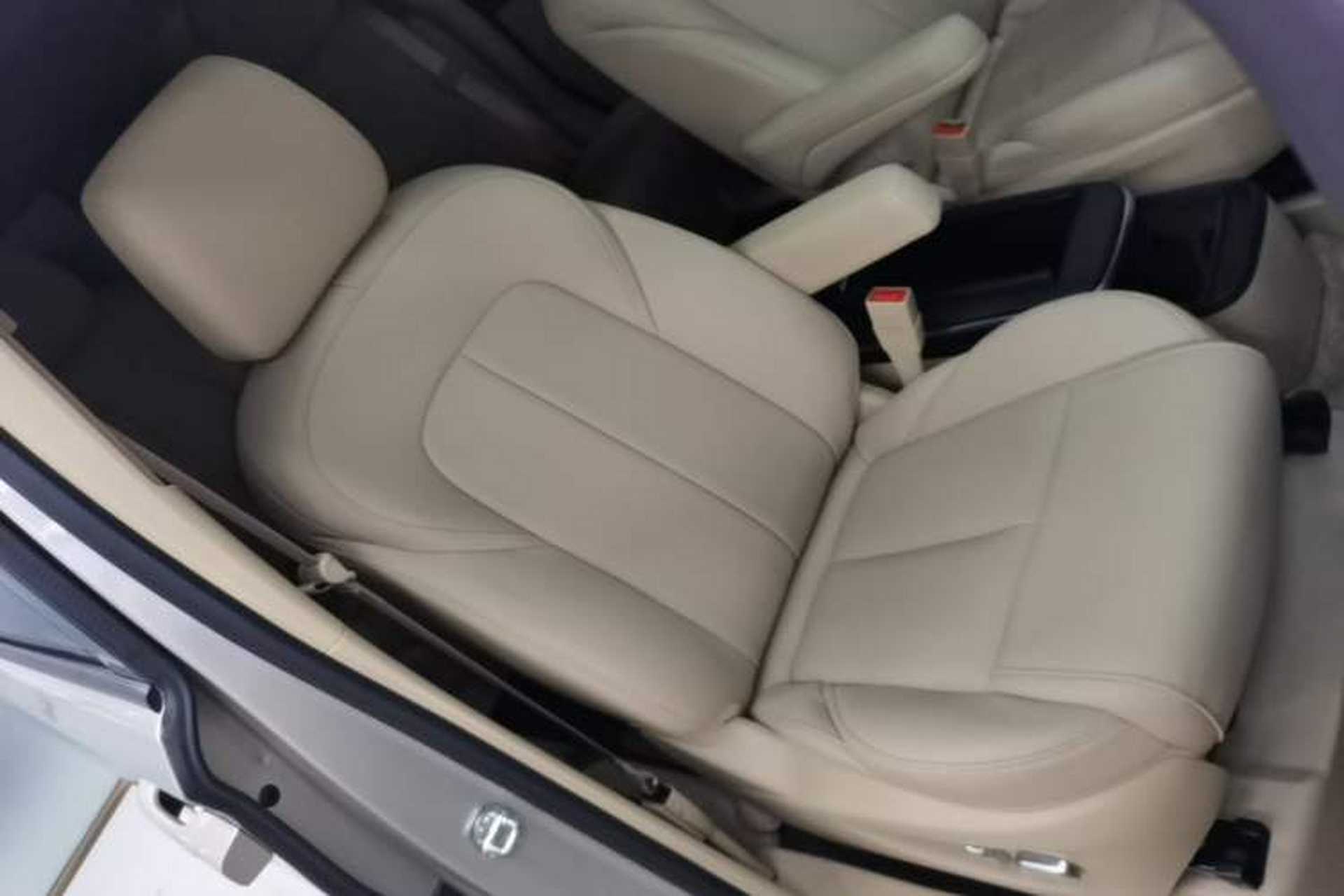 Used Buick GL8 2022 ES Landtrek 653T Luxury Edition Right Front Seat