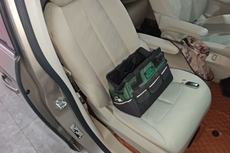 Used Buick GL8 2022 Land Cruiser Executive Class 652T Comfort Model Right Front Seat