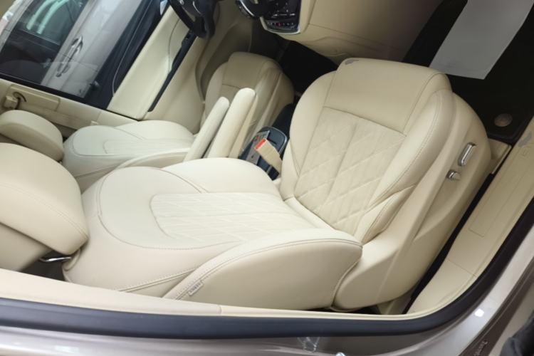 Used Buick GL8 2022 ES Land Cruiser 653T Luxury Model Right Front Seat