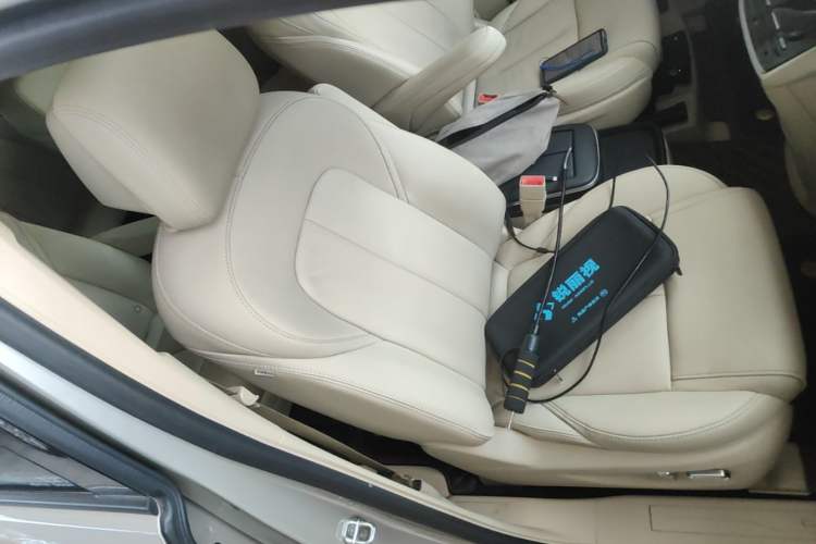 Used Buick GL8 2022 ES Landtrek 653T Luxury Edition Right Front Seat