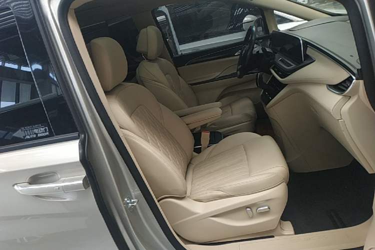 Used Buick GL8 2022 ES Land Cruiser 653T Luxury Model Right Front Seat
