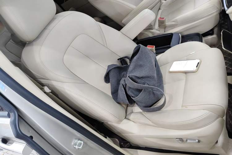 Used Buick GL8 2022 ES Landtrek 653T Luxury Edition Right Front Seat