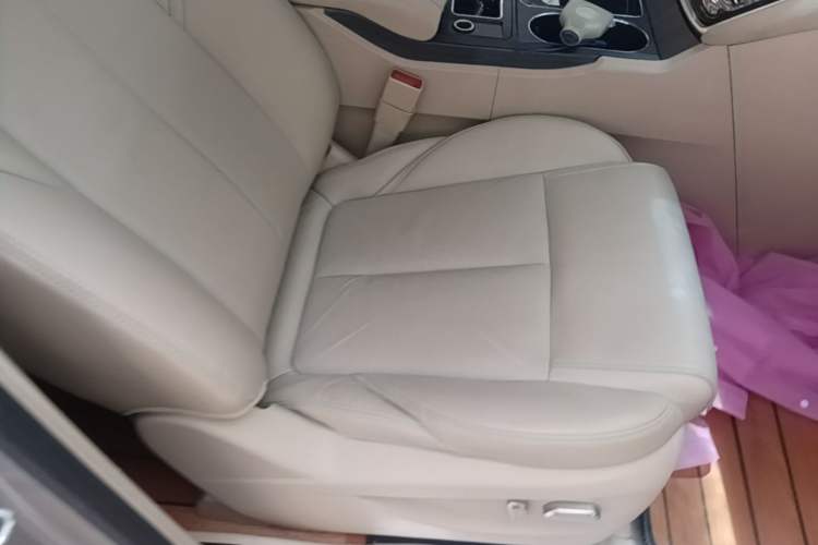 Used Buick GL8 2022 ES Landtrek 653T Luxury Edition Right Front Seat