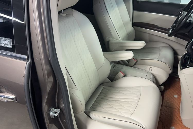 Used Buick GL8 2022 Land Business Class 652T Luxury Model Right Front Seat
