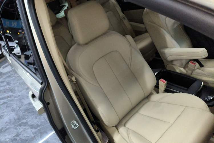 Used Buick GL8 2022 ES Landtrek 653T Luxury Edition Right Front Seat