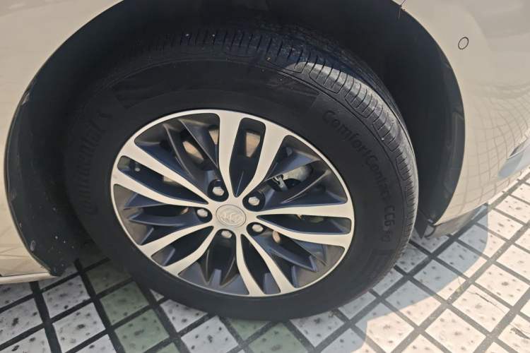 Used Buick GL8 2022 ES Landtrek 653T Luxury Edition Right Front Wheel Hub