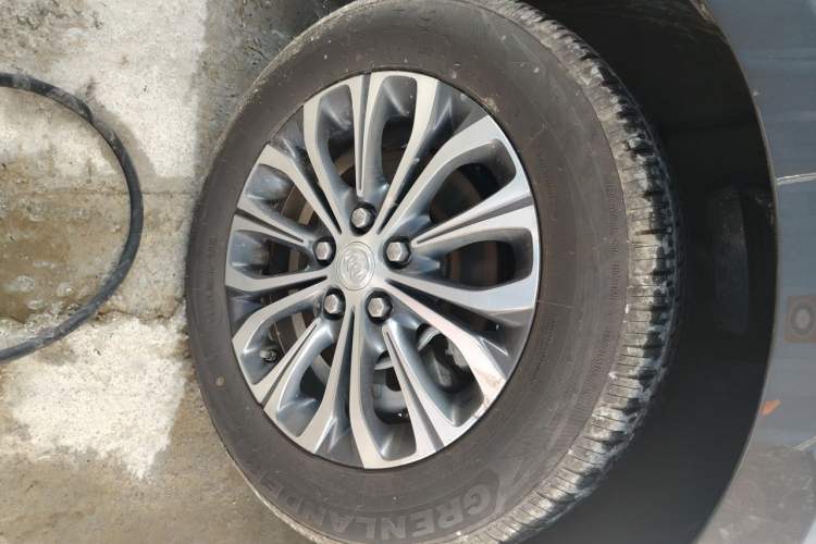 Used Buick GL8 2022 Land Cruiser Executive Class 652T Comfort Model Right Front Wheel Hub