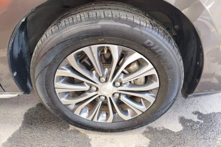 Used Buick GL8 2022 Land Cruiser Executive Class 652T Comfort Model Right Front Wheel Hub
