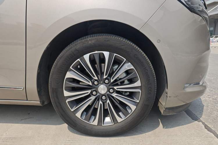 Used Buick GL8 2022 ES Landtrek 653T Flagship Model Right Front Wheel Hub