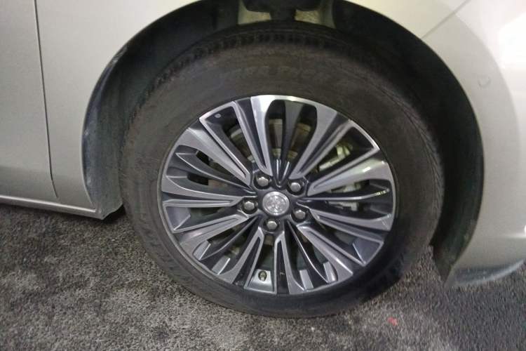 Used Buick GL8 2022 ES Land Cruiser 653T Luxury Model Right Front Wheel Hub