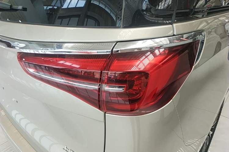 Used Buick GL8 2022 ES Land Cruiser 653T Luxury Model Right Rear Taillight