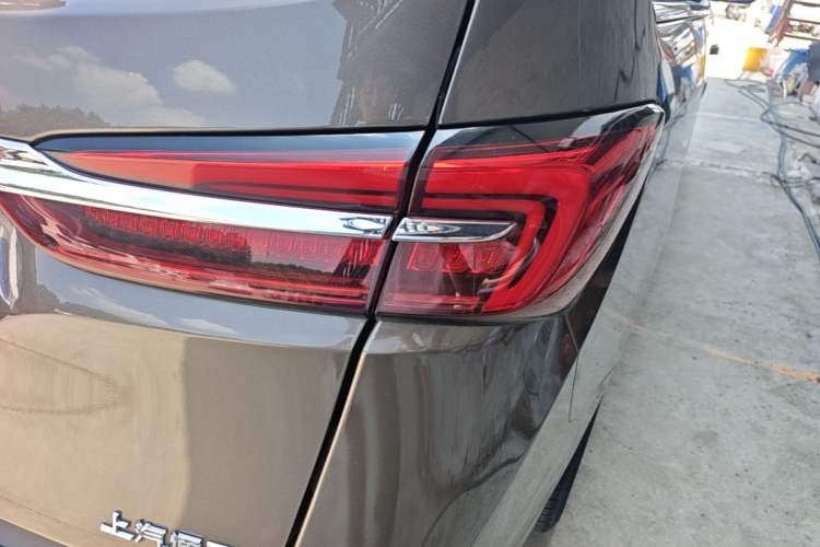 Used Buick GL8 2022 Land Cruiser Executive Class 652T Comfort Model Right Rear Taillight