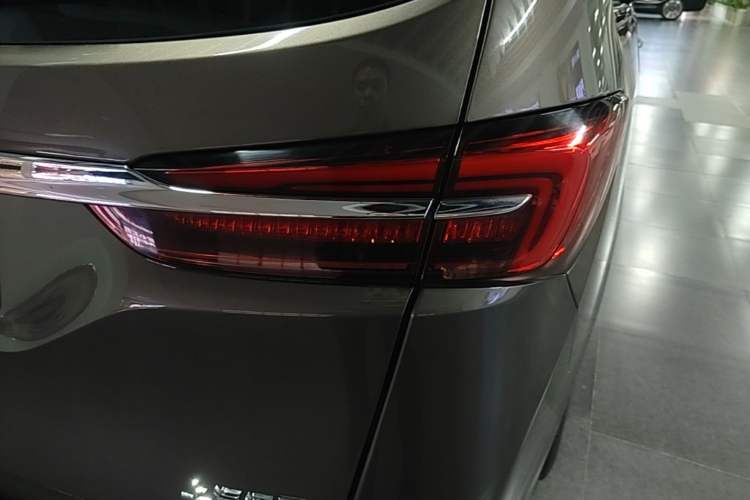 Used Buick GL8 2022 Land Business Class 652T Luxury Model Right Rear Taillight