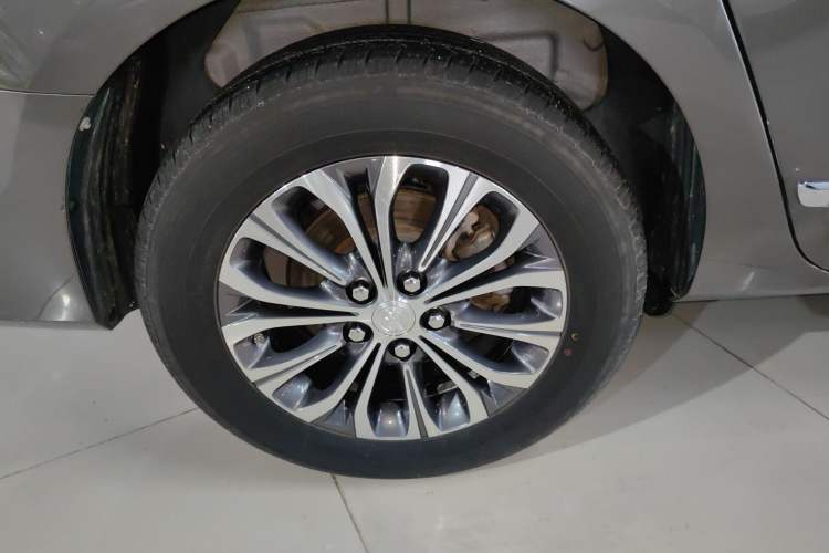 Used Buick GL8 2022 Land Business Class 652T Luxury Model Right Rear Wheel Hub
