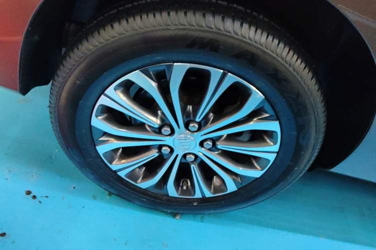 Used Buick GL8 2022 Land Cruiser Executive Class 652T Comfort Model Right Rear Wheel Hub