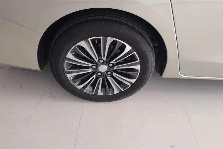 Used Buick GL8 2022 ES Land Cruiser 653T Luxury Model Right Rear Wheel Hub