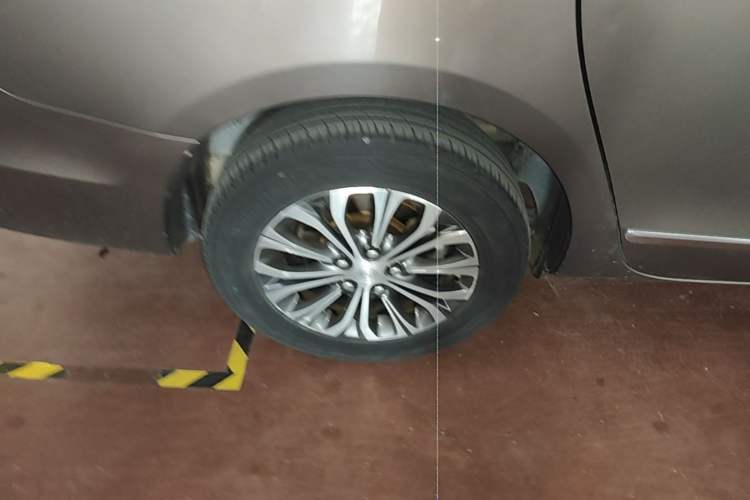 Used Buick GL8 2022 Land Business Class 652T Luxury Model Right Rear Wheel Hub