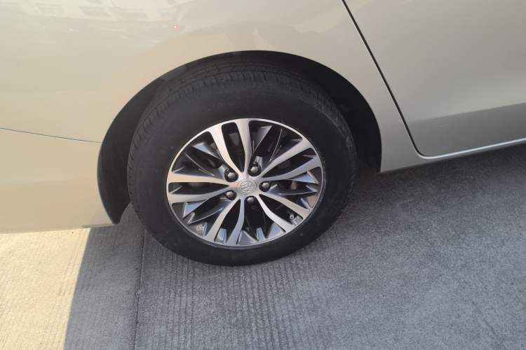 Used Buick GL8 2022 ES Landtrek 653T Comfort Edition Right Rear Wheel Hub