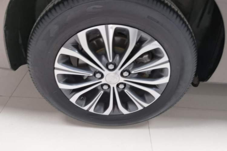 Used Buick GL8 2022 Land Cruiser Executive Class 652T Comfort Model Right Rear Wheel Hub