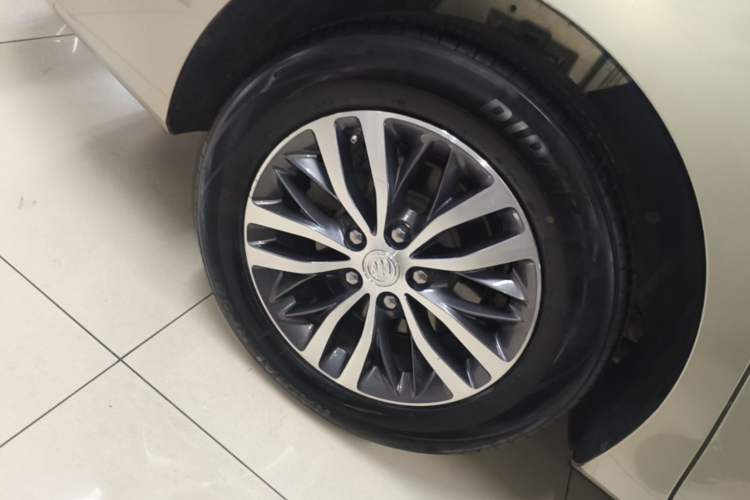 Used Buick GL8 2022 ES Landtrek 653T Luxury Edition Right Rear Wheel Hub