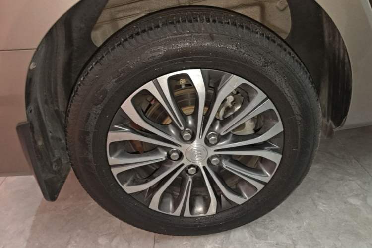 Used Buick GL8 2022 Land Cruiser Executive Class 652T Comfort Model Right Rear Wheel Hub