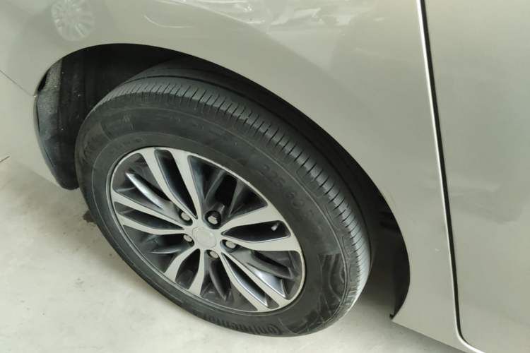 Used Buick GL8 2022 ES Landtrek 653T Luxury Edition Right Rear Wheel Hub