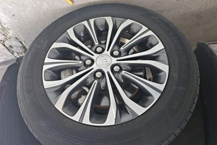 Used Buick GL8 2022 Land Cruiser Executive Class 652T Comfort Model Right Rear Wheel Hub