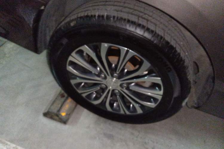Used Buick GL8 2022 Land Cruiser Executive Class 652T Comfort Model Right Rear Wheel Hub