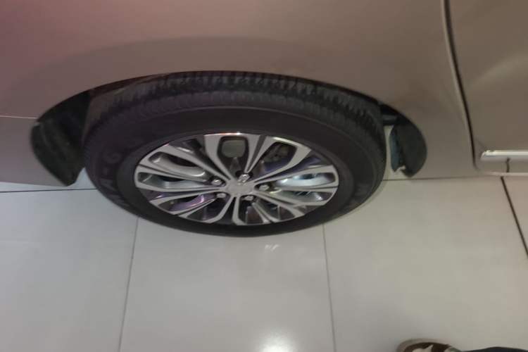 Used Buick GL8 2022 Land Executive Class 652T Prestige Model Right Rear Wheel Hub