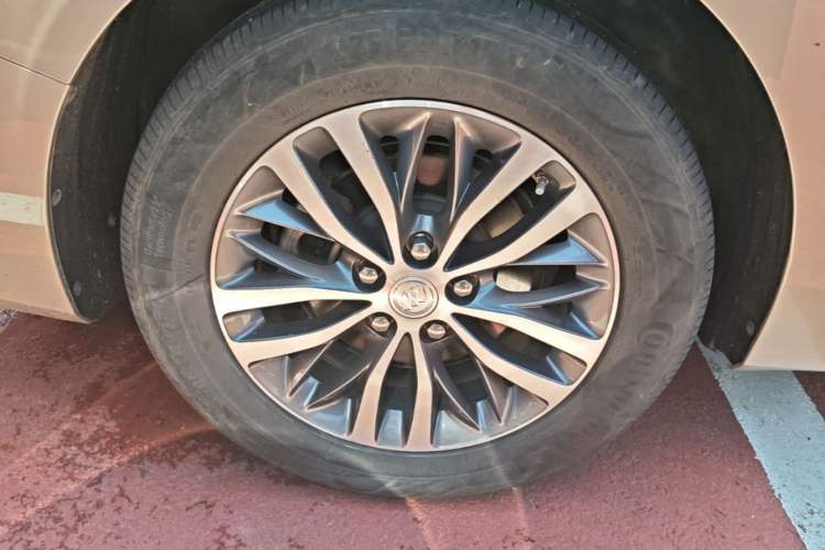 Used Buick GL8 2022 ES Landtrek 653T Comfort Edition Right Rear Wheel Hub