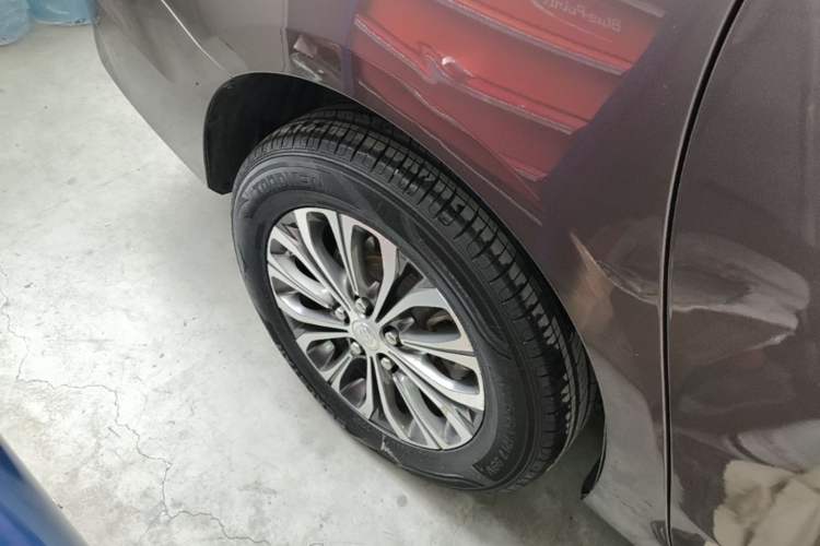 Used Buick GL8 2022 Land Cruiser Executive Class 652T Comfort Model Right Rear Wheel Hub
