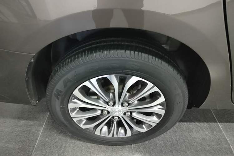 Used Buick GL8 2022 Land Business Class 652T Luxury Model Right Rear Wheel Hub
