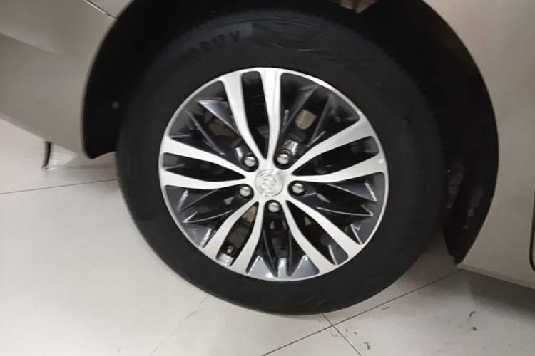 Used Buick GL8 2022 ES Landtrek 653T Comfort Edition Right Rear Wheel Hub