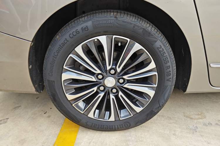 Used Buick GL8 2022 ES Landtrek 653T Flagship Model Right Rear Wheel Hub