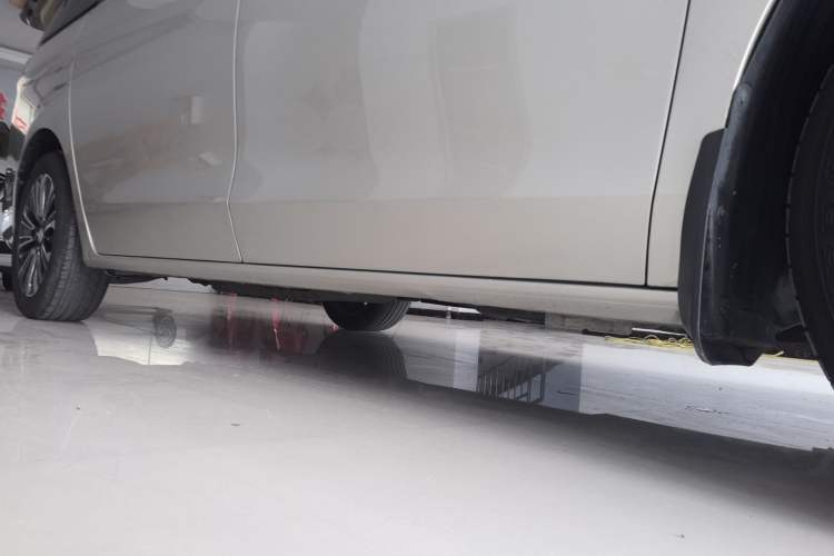 Used Buick GL8 2022 ES Land Cruiser 653T Luxury Model Right Side Sill
