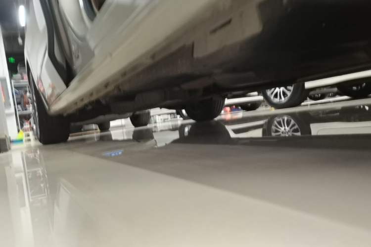Used Buick GL8 2022 ES Landtrek 653T Luxury Edition Right Side Sill