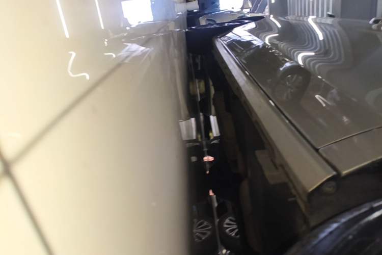 Used Buick GL8 2022 ES Landtrek 653T Luxury Edition Right Side Sill